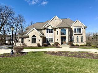 685 Hawks Ridge Rd, Brookfield, WI 53045