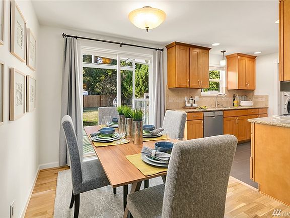 4th image of 12823 1st Ave NE