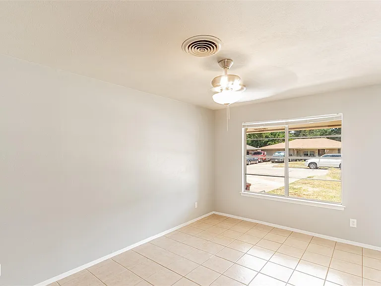1021 Patricia St — Photo 15