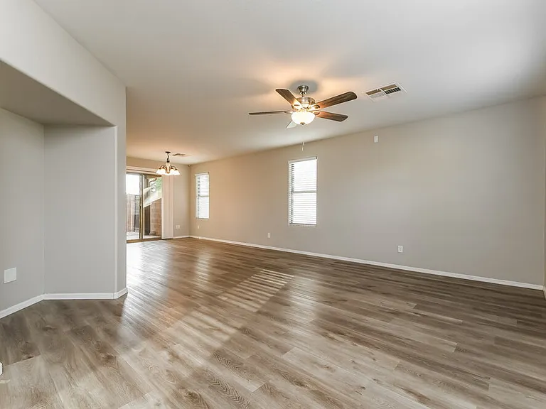 2523 E Bart St — Photo 5