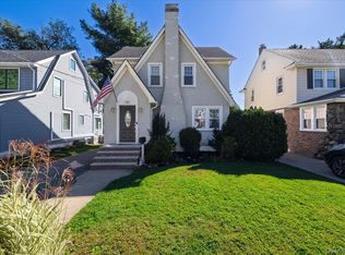 22 Stuart Avenue, Malverne, NY 11565