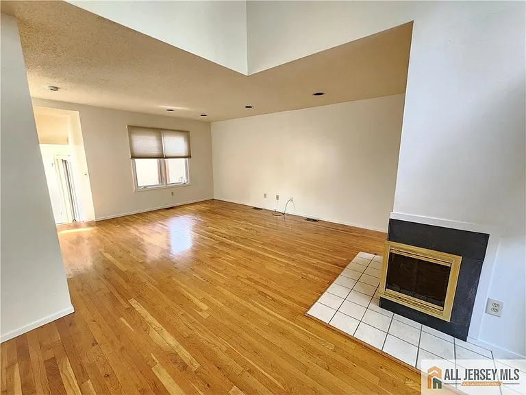 254 Sayre Dr — Photo 8