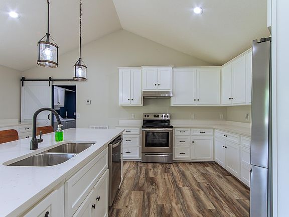 3rd image of 55 Columbus Ln
