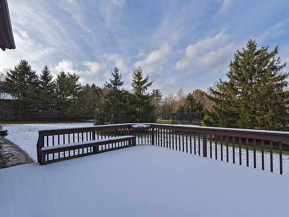 3rd image of 3 Pebblebrook Ln