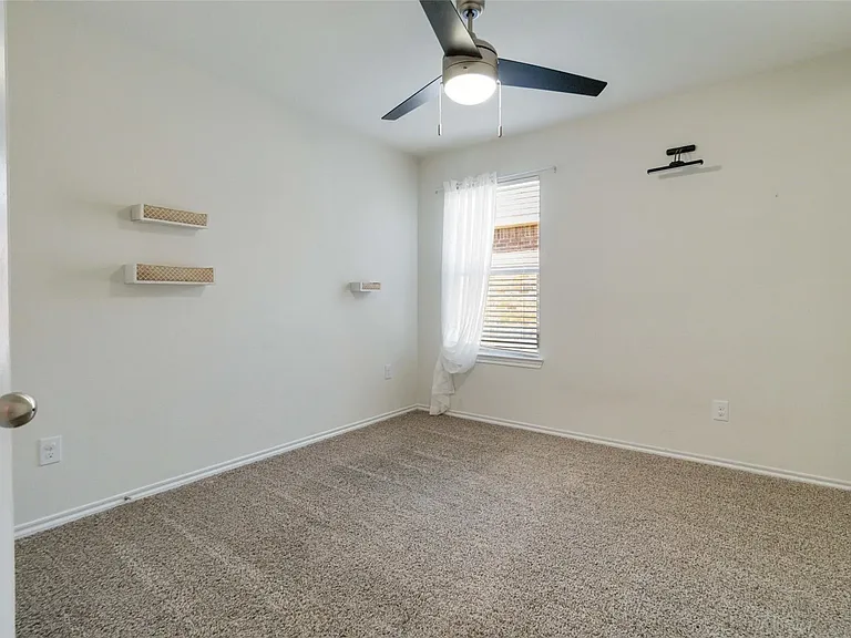 908 Mercury Dr — Photo 13