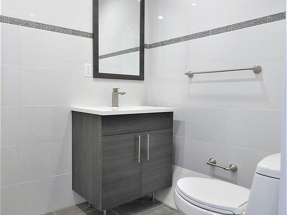 5th image of 220 E 14th St Fl 2
