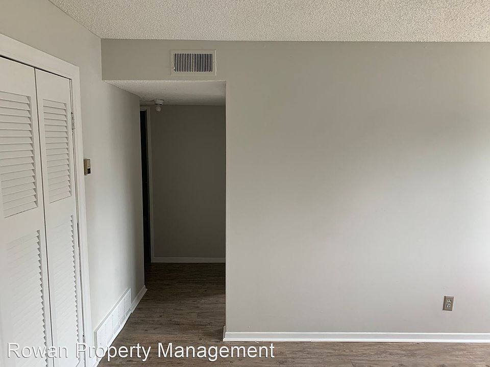 2nd image of 1302 S 32nd St Unit 11