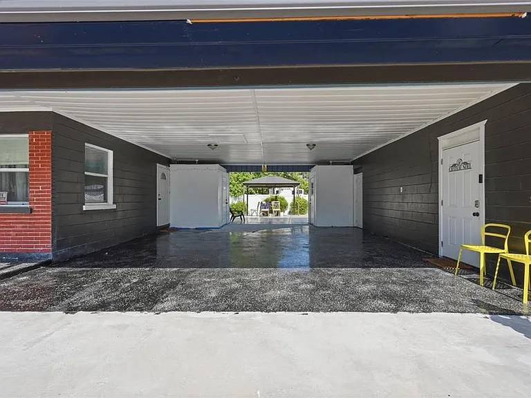 10107 N Aster Ave — Photo 2