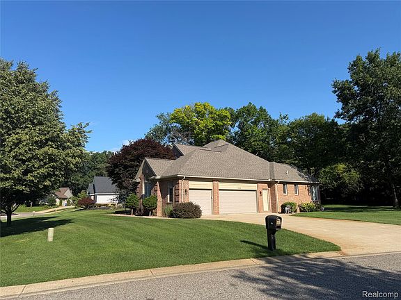 3rd image of 151 Wendover Ct