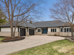2065 Woodstone Ct, Victoria, MN 55386