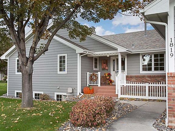 3rd image of 1819 Greystone Dr