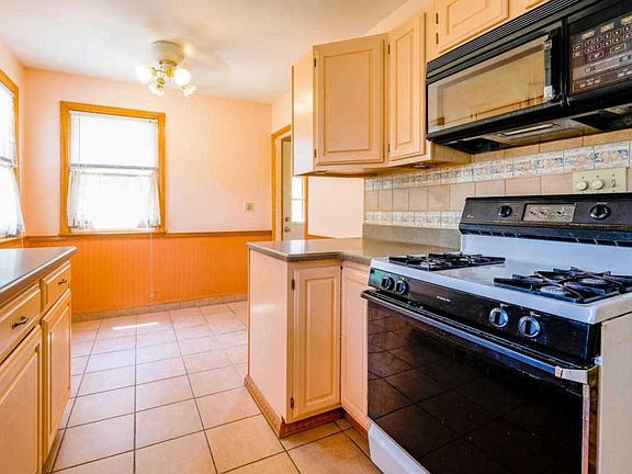 5th image of 318 Kensington Rd S