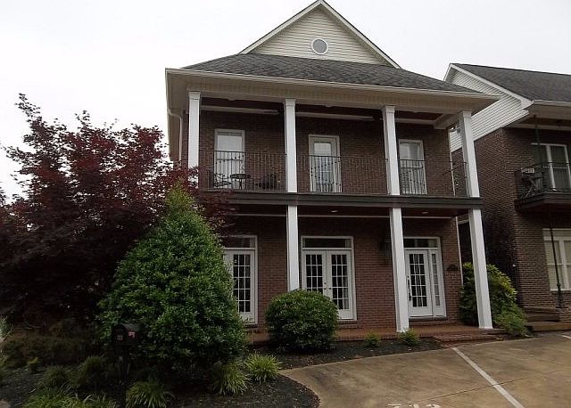 1st image of 713 Mogridge Ln