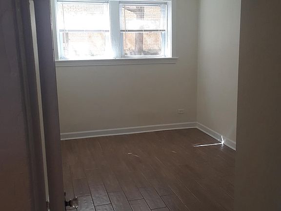 3rd image of 3406 W Foster Ave #Garden