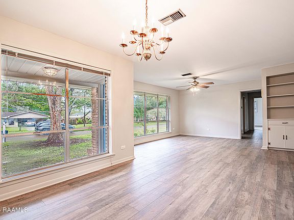 2nd image of 102 Wicklow Blvd