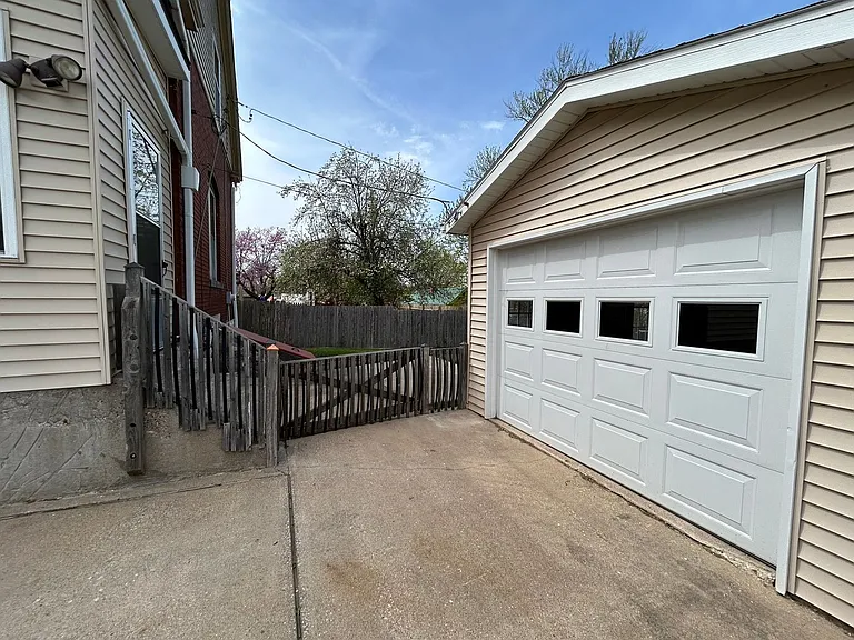 1015 Kentucky St — Photo 3