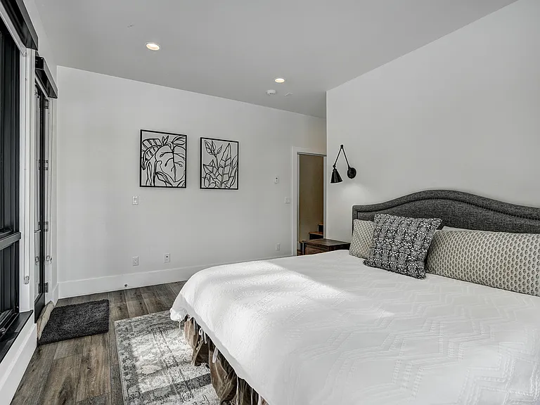 52 Brook St — Photo 11