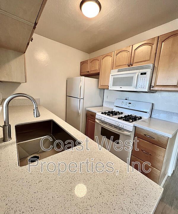 1st image of 812 Tourmaline St APT 9