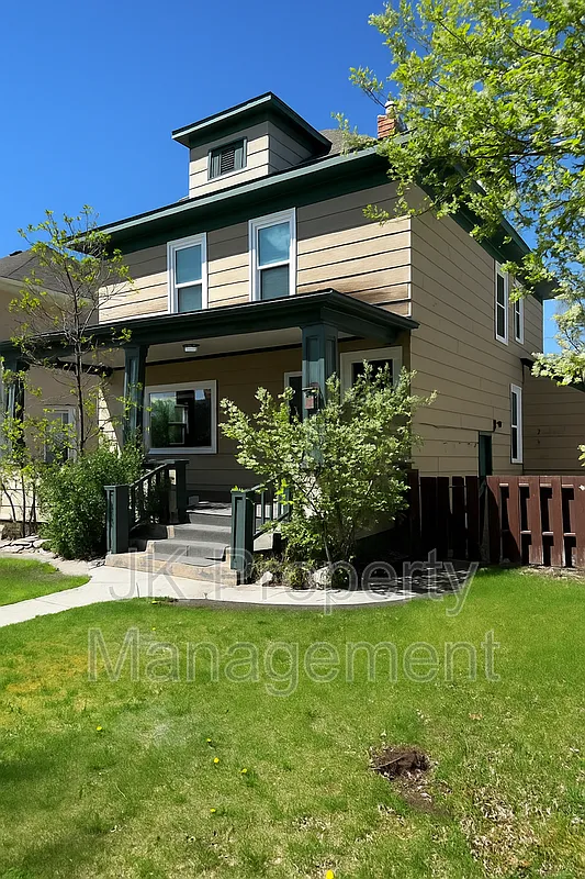 4 bed, 2.0 bath, 2440 sqft, $2,100 — Photo 1