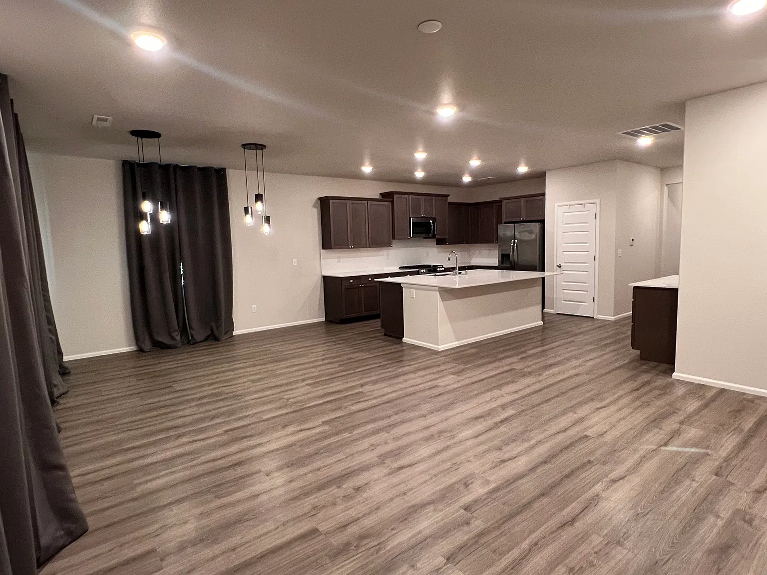 3 bed, 1670 sqft, $2,975 — Photo 4