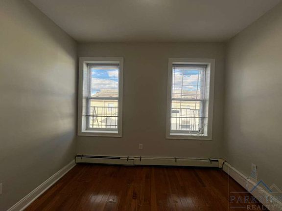 4th image of 18-22 Wright Ave