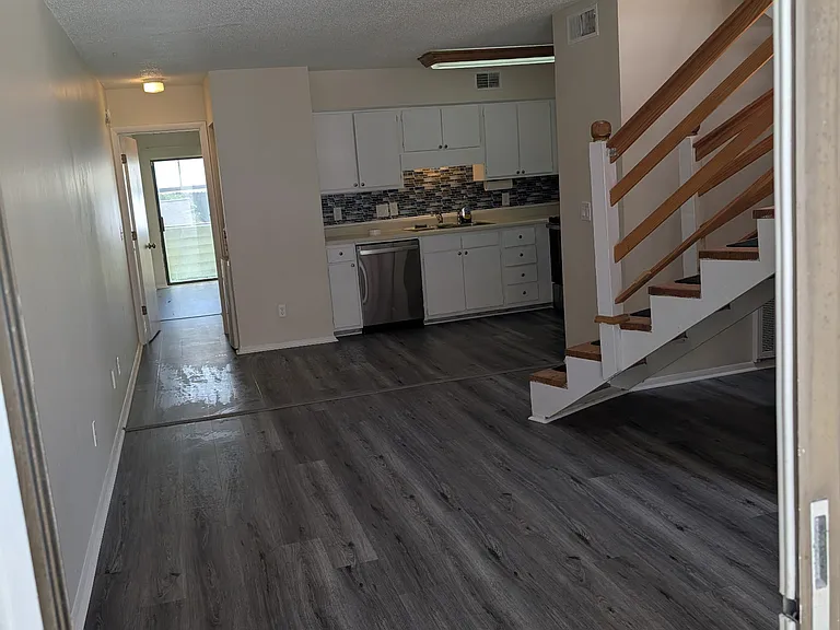 420 Cambridge Cir #G7 — Photo 2
