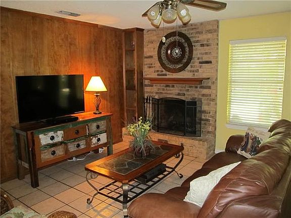 4th image of 605 Oakridge Cir