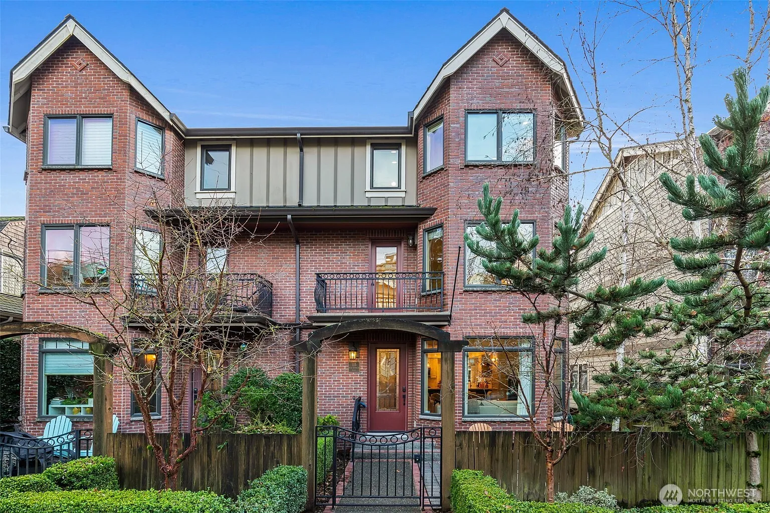 115 W Kinnear Place photo 1