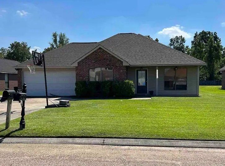 1st image of 40397 Hawthorne Dr