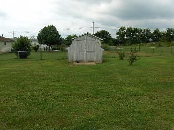 3rd image of 127 Jeri Dr