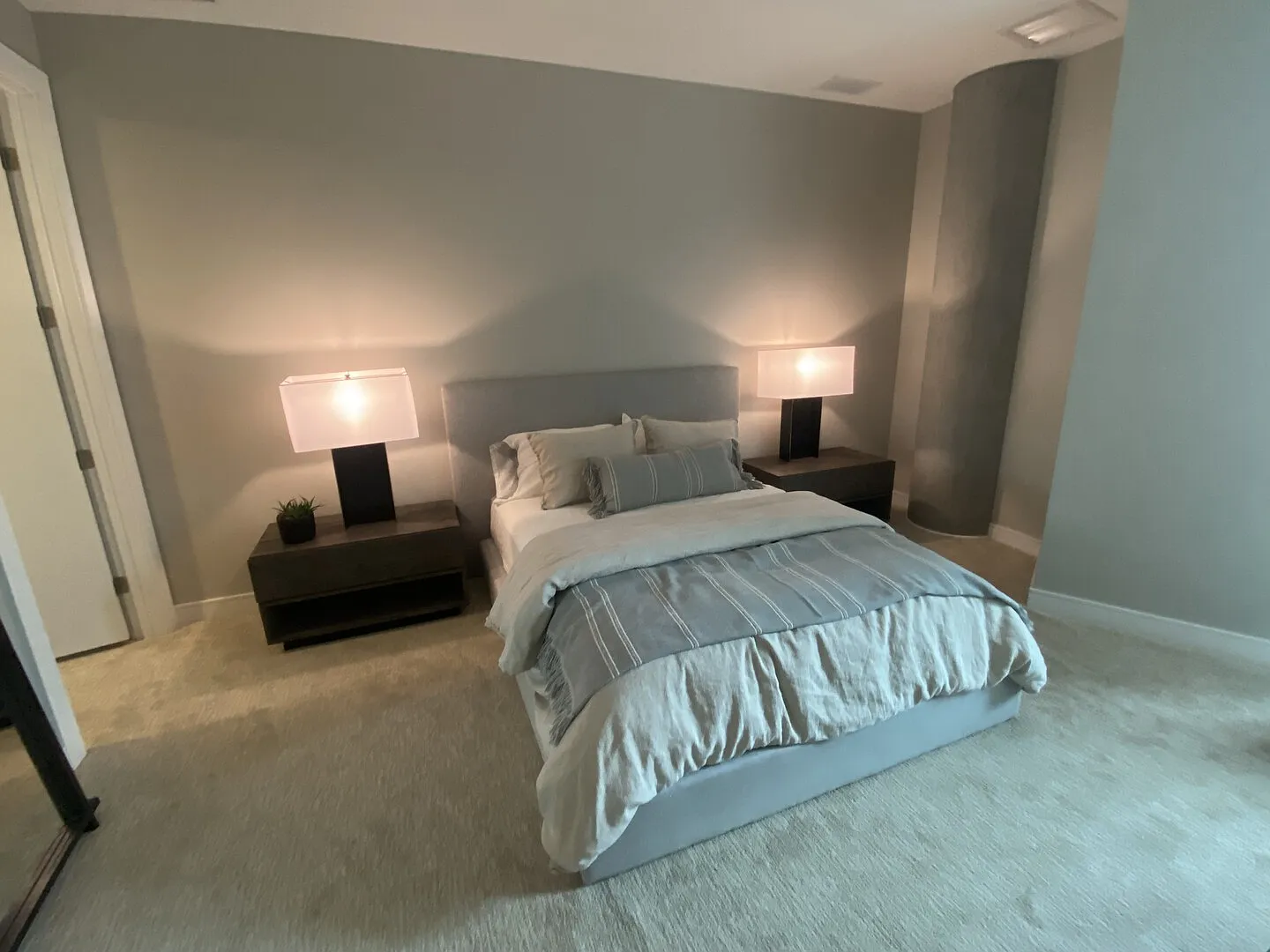Luxury Sloan's Lake Condominium — Photo 4