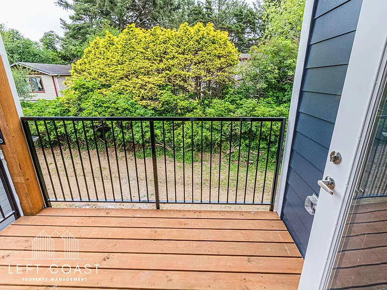 680 SE Highway 101 #204 — Photo 16