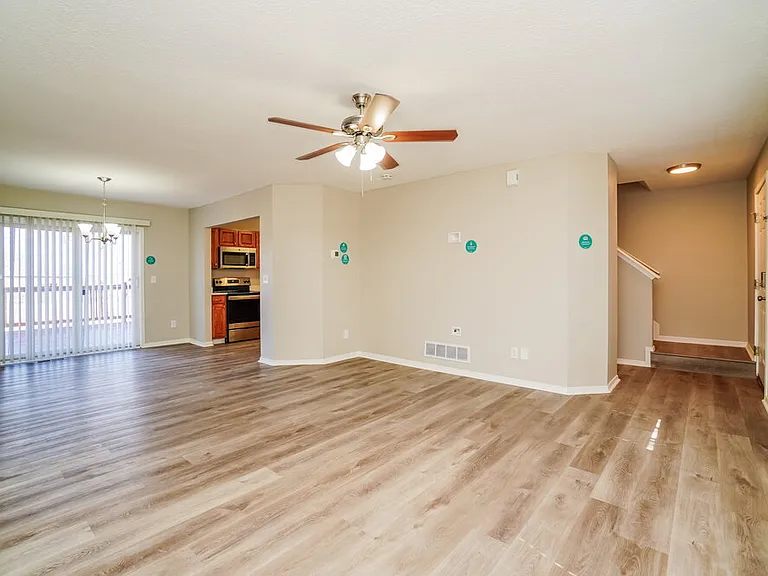 1041 Oxford Dr N — Photo 5