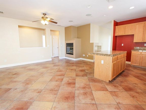5th image of 2695 Highland Dr
