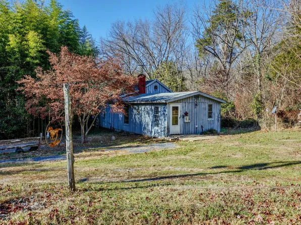 40 Full Moon Ln, Lexington, VA 24450