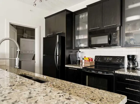 3410 W 20th St SW #313, Calgary, AB T2T 3Z2