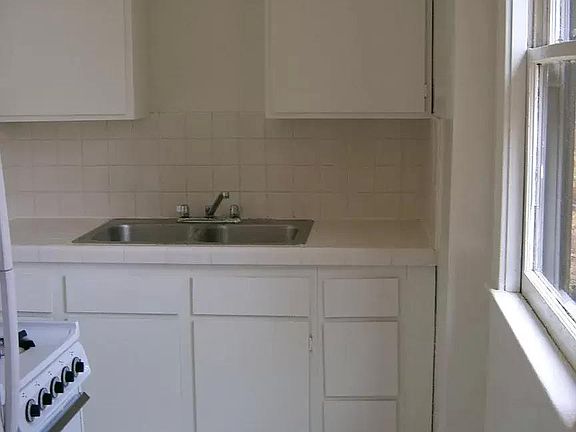 3rd image of 51 Rose Ave APT 5