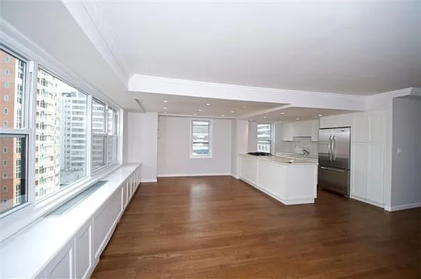 Sold by R New York | media 18