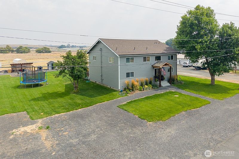 3rd image of 205 NE Spokane Street