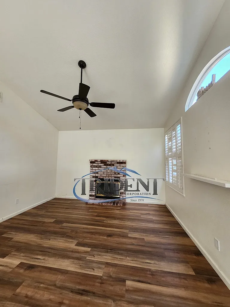 4 bed, 2250 sqft, $2,800 — Photo 4