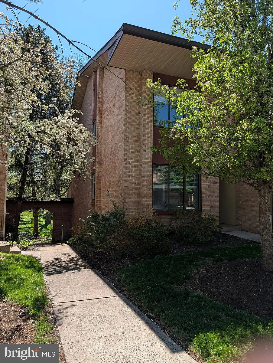 Building Photo - 214 Stonybrook Dr #214