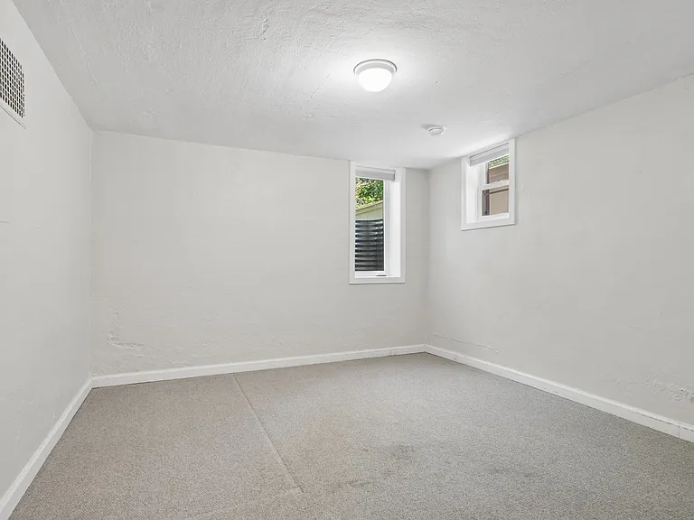 512 Jackson St — Photo 21
