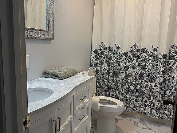 4th image of 3756 Northshore Dr