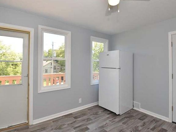 4th image of 2854A N Richards St