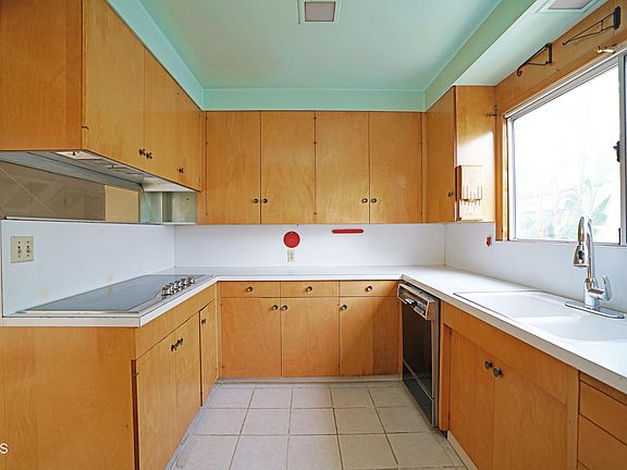 5th image of 310 E Glenarm St #B