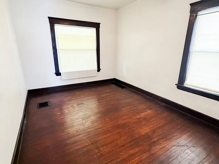 10609 Bernard Ave — Photo 7