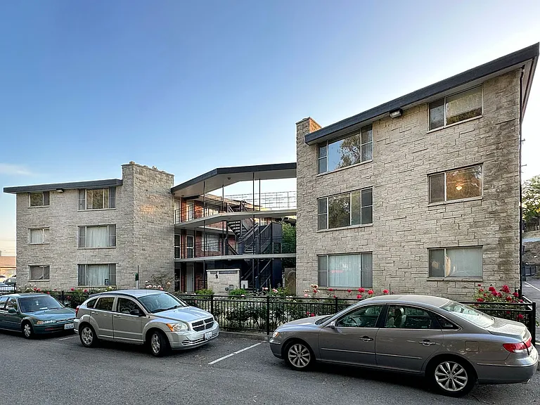 Dolphin Apartments: Leasing Specials! Great location in Kennewick — Photo 36