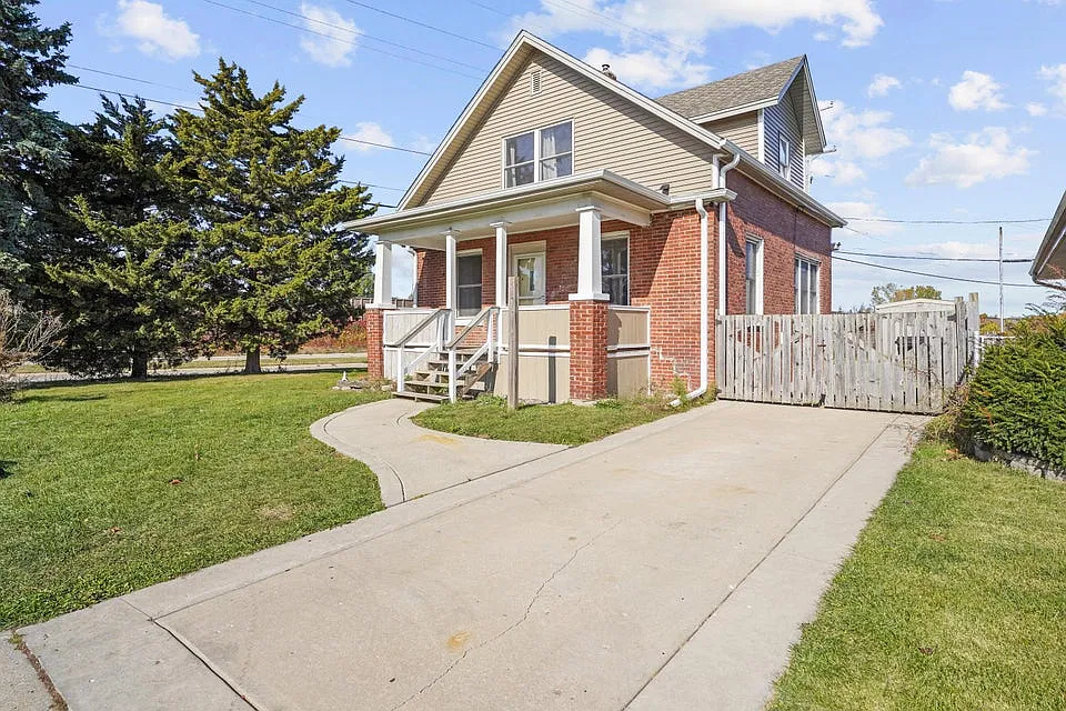 4 bed, 1440 sqft, $2,650 — Photo 1