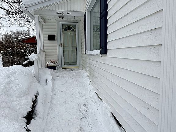 4th image of 22 Maple Ave