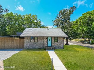 1102 Calhoun St, Ocean Springs, MS 39564